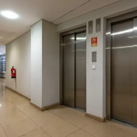 Classic, Modern With A Splash Of Glam Av. Liberdade Apartment *