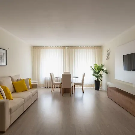 Apartment Classic, Modern With A Splash Of Glam Av. Liberdade